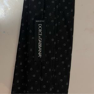 My husband is retiring his tie collection 👇🏽